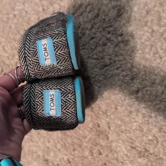Patterned Toms, size 7 - Picture 3 of 4